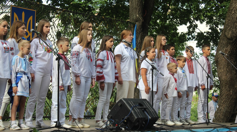 В Барі пройшла благодійна акція "Доброго вечора, ми з України". На ЗСУ барчани зібрали понад 18 тис