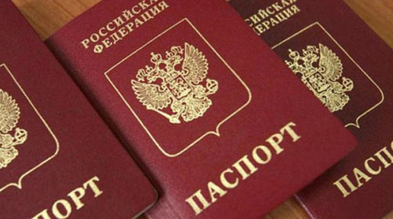 Росіяни шантажують мирне населення: змушують пенсіонерів та підприємців отримати паспорт рф