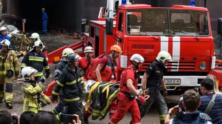 Гарячі вихідні: українські міста масово обстрілювали з Росії та Білорусі – BBC News Україна
