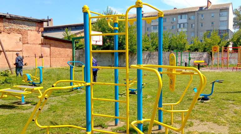 У Ніжині встановлено новий вуличний спортивний комплекс