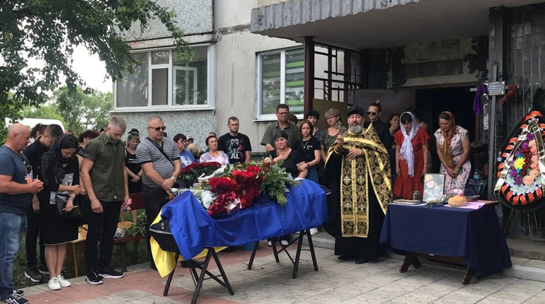 На Лозівщині в останню путь провели захисника України Володимира Бондаренка