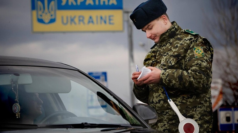 Виїзд чоловіків призовного віку за кордон. Як на це реагують самі ж чоловіки?
