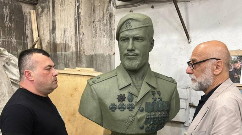 У Волновасі окупанти планують встановити бюст свого “героя”