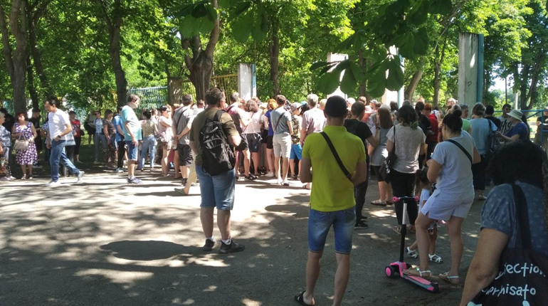 У Жовтих Водах 26 червня знову видавали талони на отримання гуманітарної допомоги для переселенців