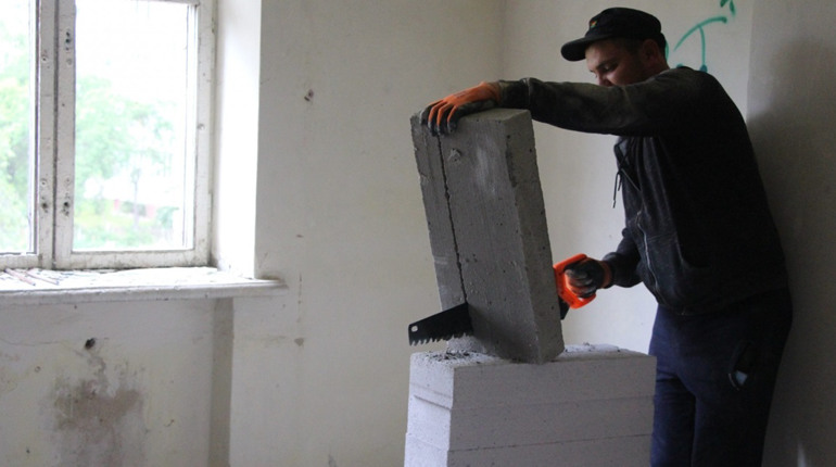 Покинутий гуртожиток у Стебнику реконструюють під житло для переселенців