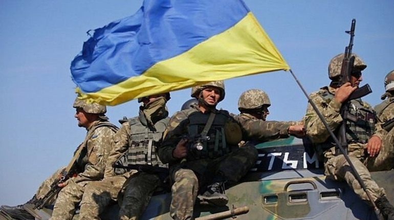 Волонтери Южного збирають кошти на каску для бійця та матеріали для створення сіток