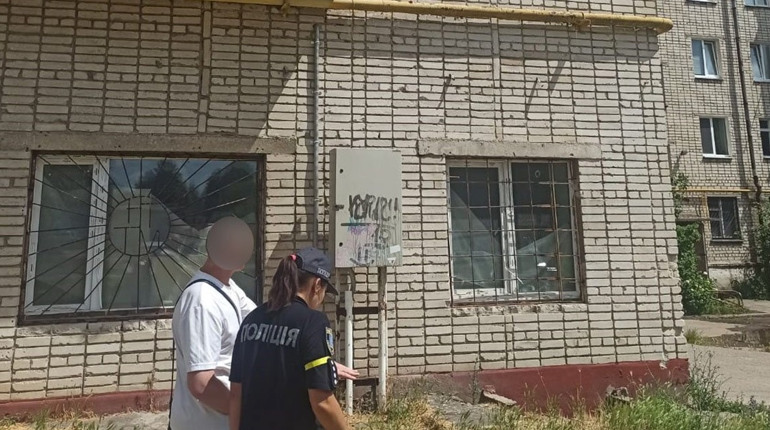 У Шостці з вікна випала маленька дитина