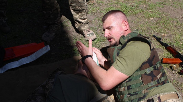 «Перший вибух я побачив о 5.40»: військовий медик розповів, як зустрів війну