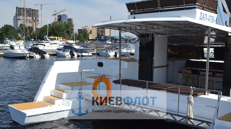 Для кого актуальна оренда катамаранів у Києві: плюси й мінуси сервісу