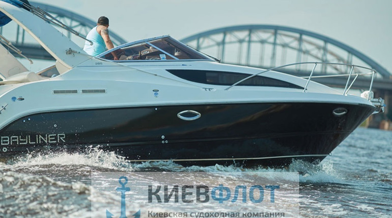 Оренда моторної яхти: переваги вибору