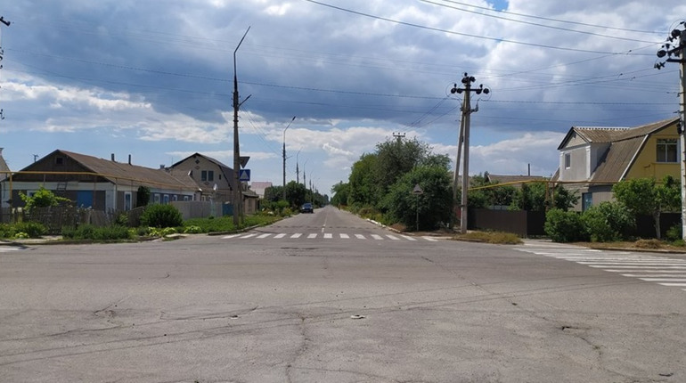 Бочковий квас, ятки в будинках та напівпорожні вулиці: як живе окупований Скадовськ