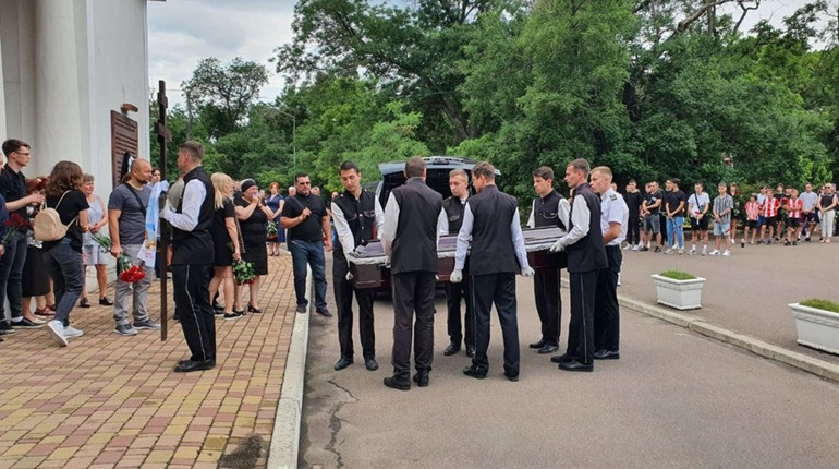 В Одесі попрощалися з дитячим тренером Олександром Шишковим, який загинув від атаки рф по Сергіївці