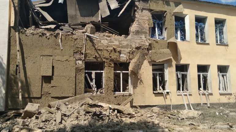 4 липня на Сумщині ворог знищив фермерське господарство і школу, є поранені (фото)