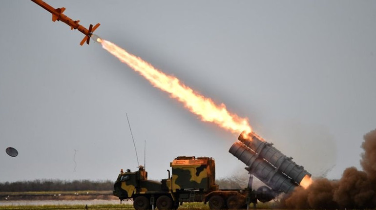Ворог з літака Су-35 знову атакував Одещину: українські сили ППО збили ракету Х-31