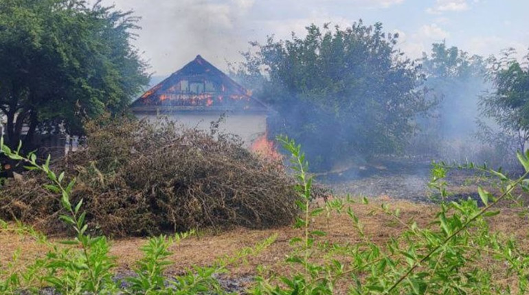 На Миколаївщині сталися 18 пожеж за добу, дві з них через обстріли — ДСНС