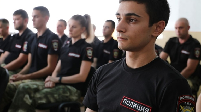 Понад сто поліцейських зі Сватівського, Новоайдарського та Троїцького районів присягнули окупантові