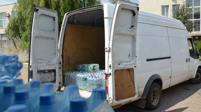 У Балтській громаді збирають бутильовану воду для військових на передову