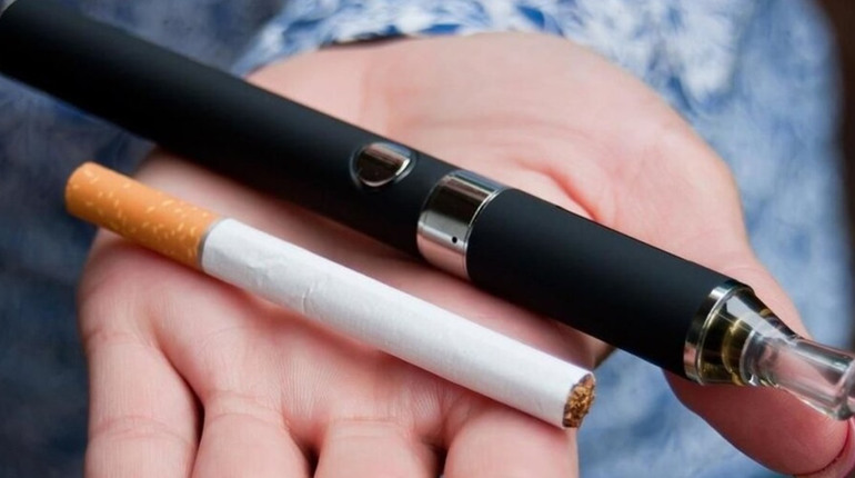 З 11 липня IQOS і glo не можна курити в громадських місцях. Деталі змін до закону і штрафи