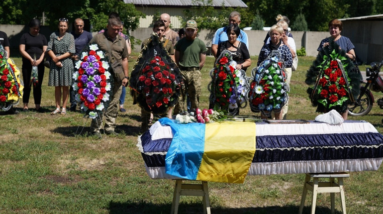 Покровчани провели в останню путь 24-річного героя-захисника Владислава Дрогу