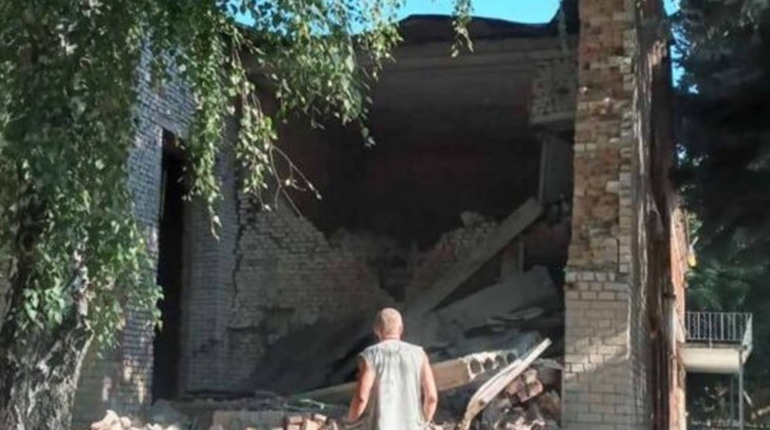 Росіяни зруйнували будинок дитячої творчості у Гуляйполі