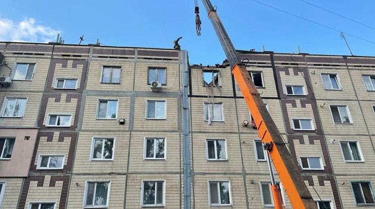 У Нікополі пошкоджені 12 будинків, а у Дніпрі троє загиблих внаслідок ракетного обстрілу