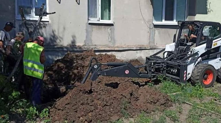 Конунальники ремонтують водогін: де у Жовтих Водах тимчасово не буде води