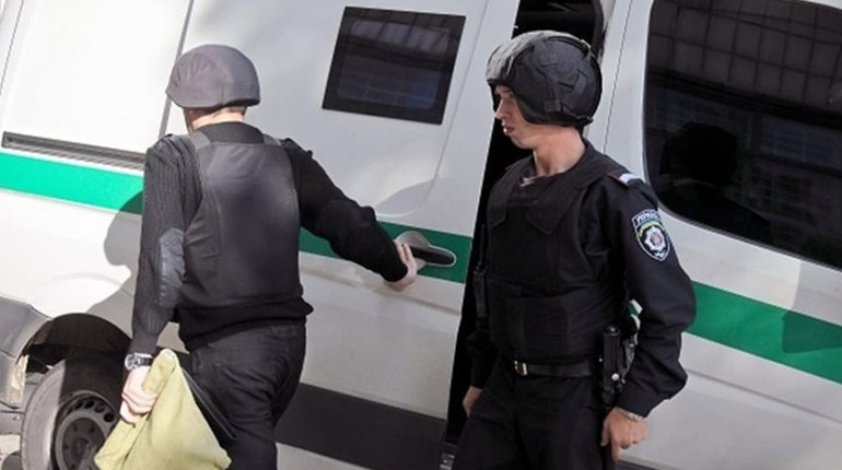 Як працюється інкасаторам у воєнний час, або Про первомайців, які завжди у зоні ризику