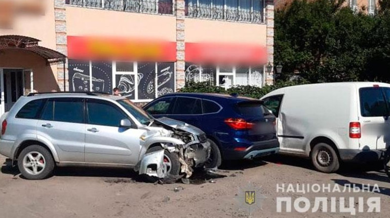 Чотири авто і одна аварія: у Гадячі сталася дорожньо-транспортна пригода