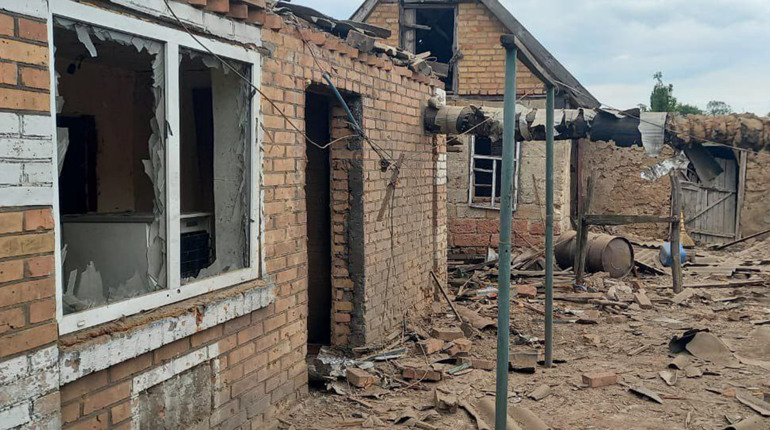 Ворожі обстріли Нікопольського та ще двох районів Дніпропетровщини за ніч: про наслідки від ГУ ДСНС