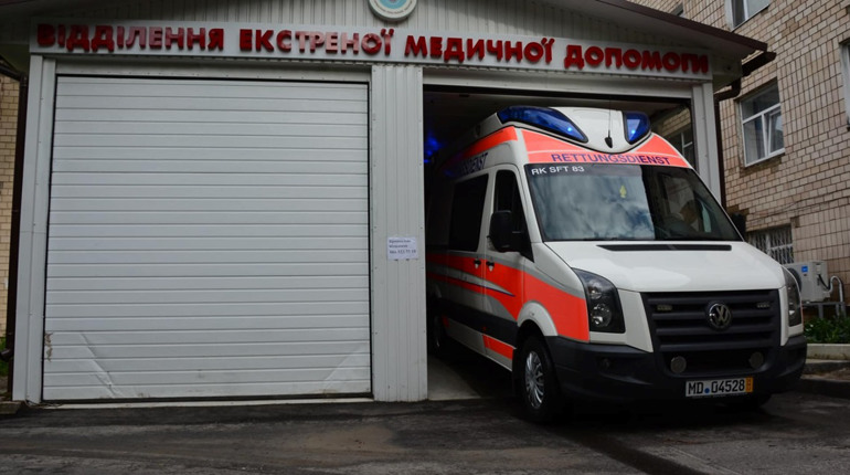 Гадяцька міська лікарня отримала реанімобіль