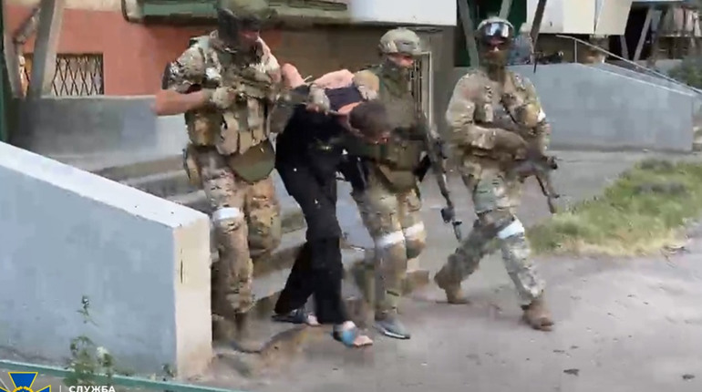 "Зламані ребра, вибиті зуби та сильні опіки": як жителів Херсонщини змушують змиритися з окупацією