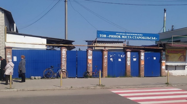 У Старобільську окупанти продають крадене майно українців. Звідки награбоване
