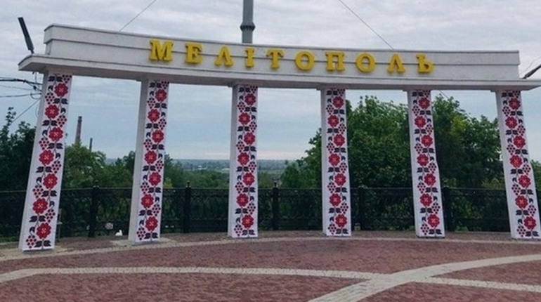 Військові рф погрожують при відході з Мелітополя підірвати інфраструктуру міста