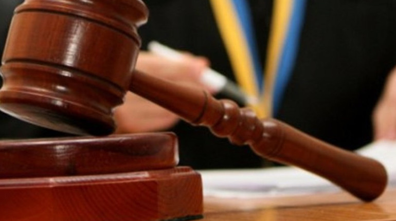 Засудили жителя Старокостянтинівщини, який напав на таксиста та переховувався в росії