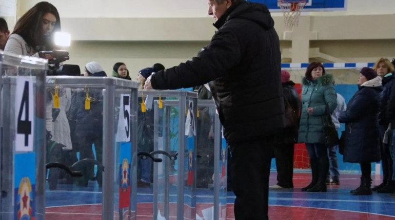 В окупованому Сватовому готуються до “референдуму”. Як можуть сфальсифікувати результати