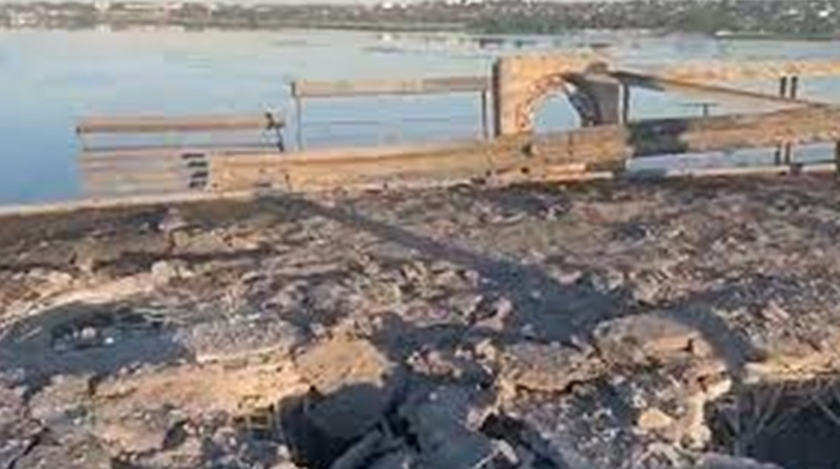 У Херсоні росіяни встановлюють понтонний міст