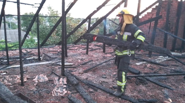 Вночі росіяни випустили з "Градів" по житловому кварталу в Нікополі понад 40 снарядів