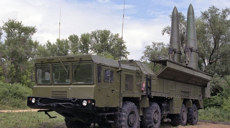 Окупанти під Мелітополем забрали у фермерів тракторні бригади для своєї бази