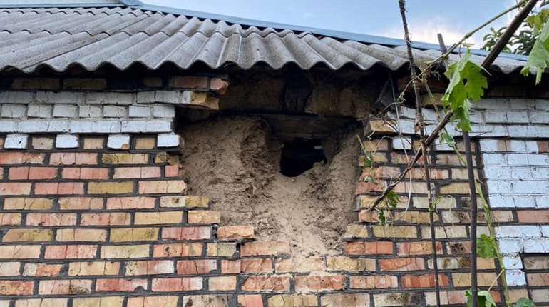 40 снарядів по житловим кварталам Нікополя: російська армія продовжує обстріли міста