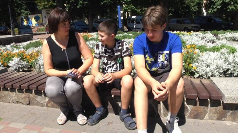 З окупованого Сватового до Хмельницького. Історія евакуації та життя родини на новому місці