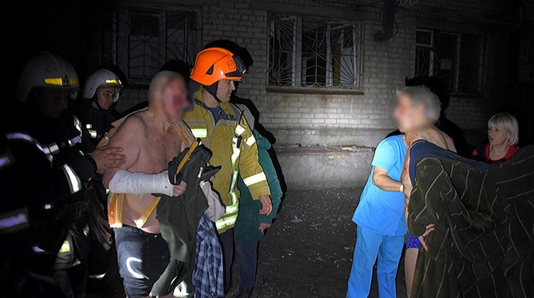 Вночі окупанти вдарили по житлових багатоповерхівках у Миколаєві з «Торнадо-С». Оновлено