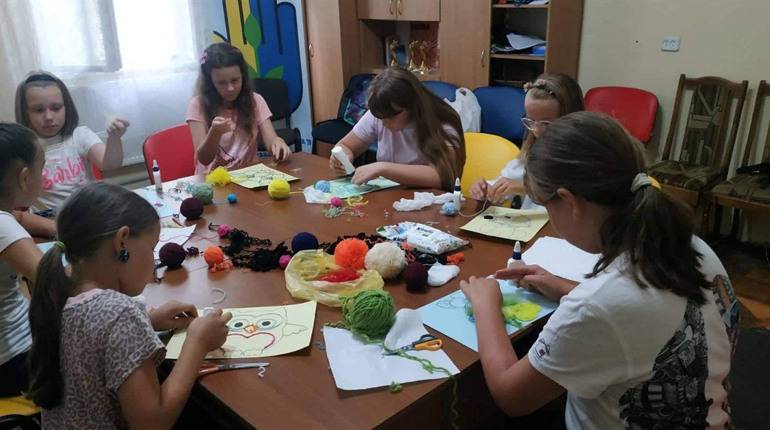 Дозвілля для дітей військових: малюки спробували свої сили в ниткографії