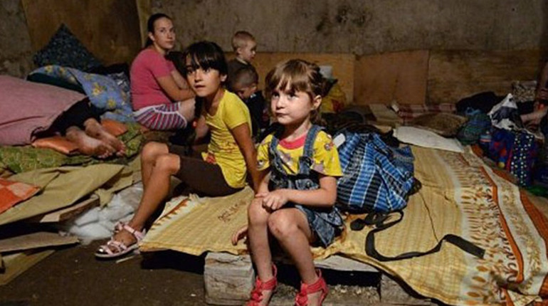 Батьки не хочуть вивозити дітей з під обстрілів. Чому потрібна примусова евакуація