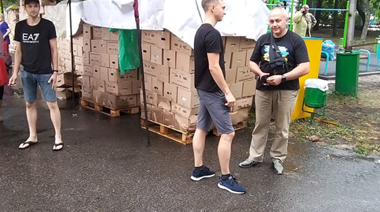 "Люди в черзі зомлівали". Ханіс прокоментував організацію та чергову видачу гуманітрної допомоги