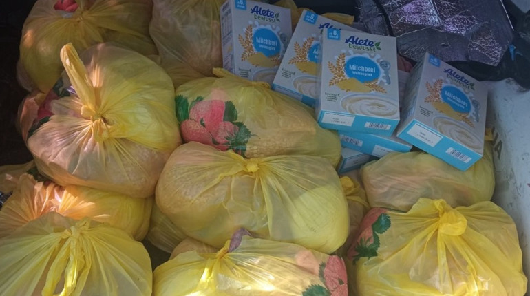 У Верхні Торгаї волонтери привезли продуктові набори і дитяче харчування