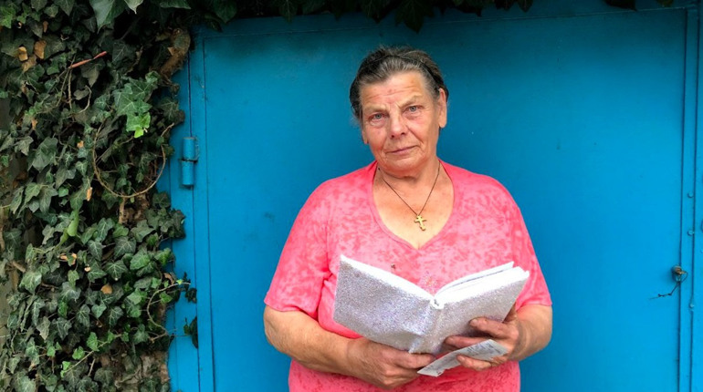 Міста як маківочки, а вони їх бомблять. Поетеса з Майорів про війну та біль, який виливає у віршах