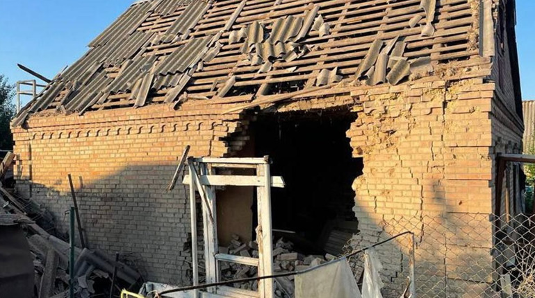 Ворожий обстріл Дніпропетровщини: 50 будинків - пошкоджено, поранена 44-річна жінка