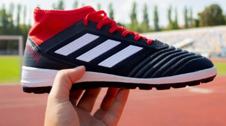 Сороконіжки Adidas для футболу: як знайти оригінал в Україні