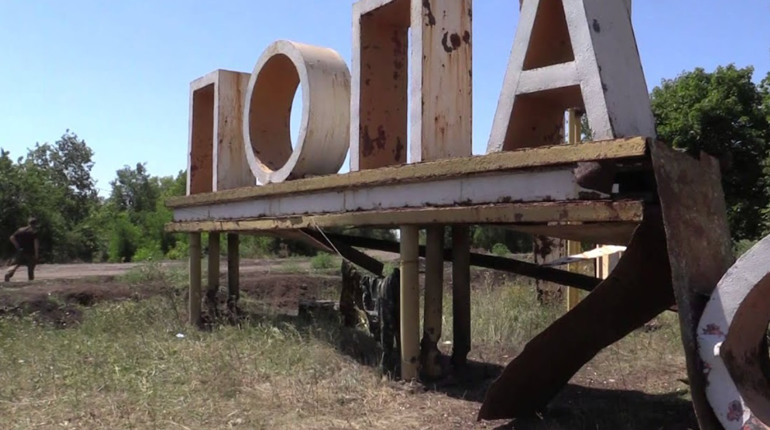 Людські голови на паркані. Попасна поринула у середньовіччя