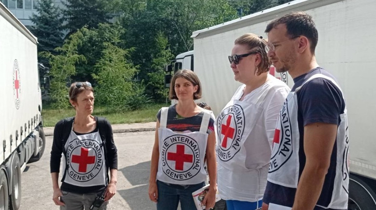 Переселенцям з Мар’їнки видаватимуть гуманітарку. Де отримати свій продуктовий набір